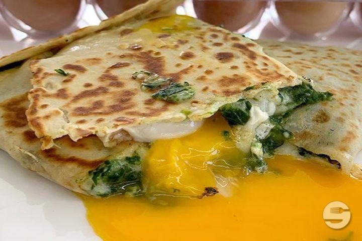 Crêpe, épinards hachés, Gruyère, œuf Bio - La ChandeLaure