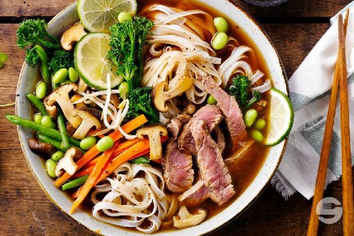 Pho - Vietnamesische Nudelsuppe - Sweet & Sour