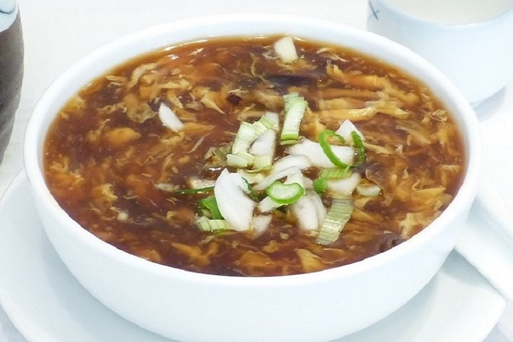 3. Scharf Saure Suppe mit Hühnerfleisch - Asia Food Town