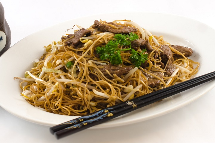 M307. Gebratener Nudel mit Chicken und Gemüse - Asia Food Town