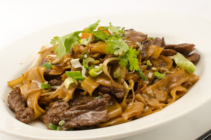 M308. Gebratener Reisnudel mit Chicken und Gemüse - Asia Food Town