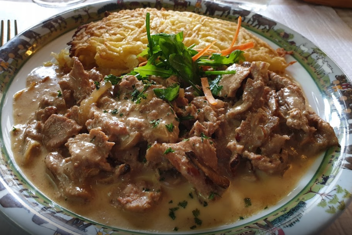Émincé de veau à la zürichoise - Auberge de Savièse