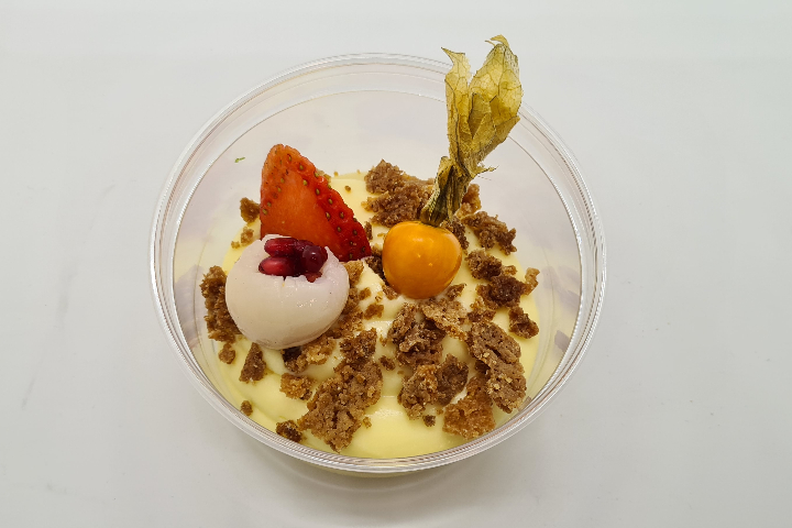 Vanilla Cream with Crumble - Paprika In/Out