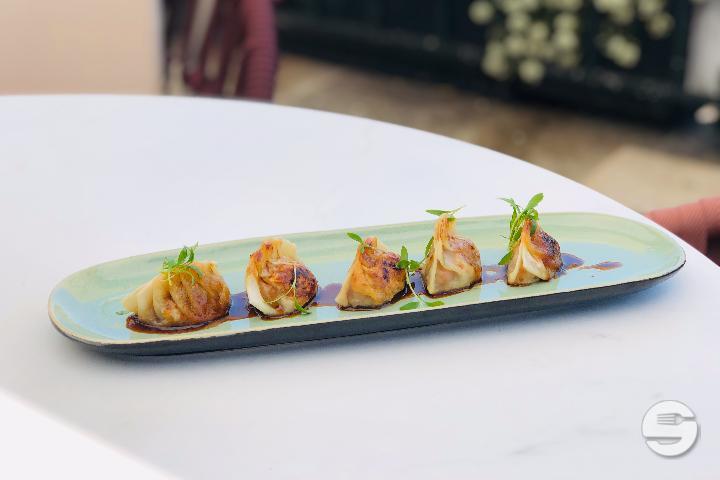 Gyozas de cochon de Jussy caramélisé au miel de nos ruches - La Terrasse By Dominique Gauthier
