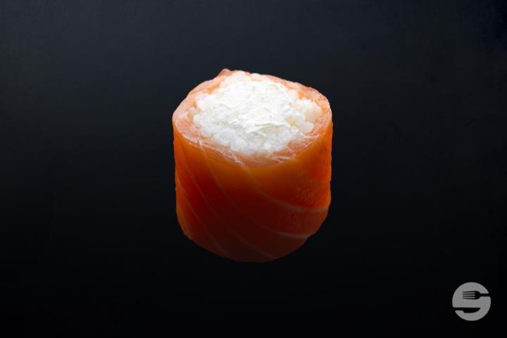 Maki Salmon Roll - Sushi Shop