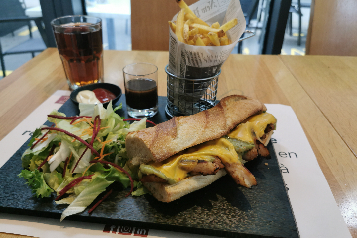 Formule gourmande - Burger le Saisonnier - Frites, Boisson & Dessert à choix - Fleur De Pains
