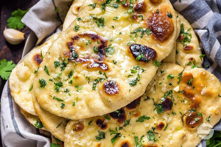 Naan au Curry et Fines Herbes - Bombay Delice Downtown