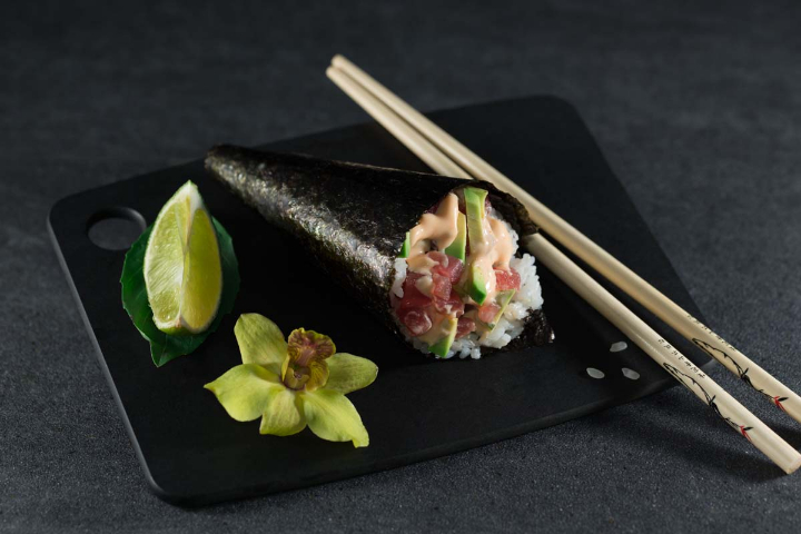 C27 - Temaki Thon, Salade, Concombre, Avocat - Long Sheng
