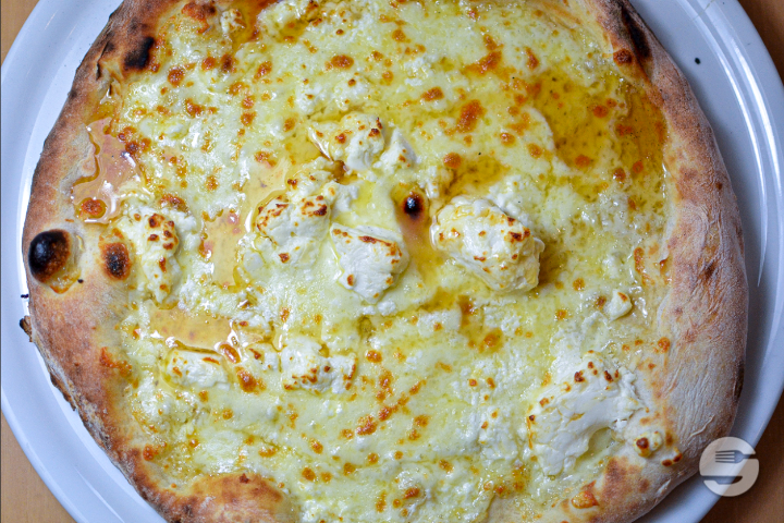 Pizza 5 Fromages - Trattoria Toscana