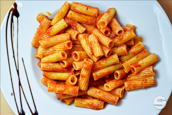 Rigatoni Napoli - Trattoria Toscana