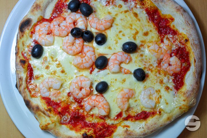 Pizza Pescatore - Trattoria Toscana