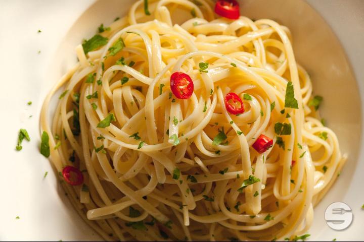 Spaghetti Aglio, Olio et Peperoncino - Trattoria Toscana