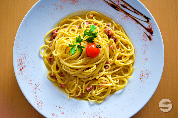 Spaghetti Carbonara - Trattoria Toscana