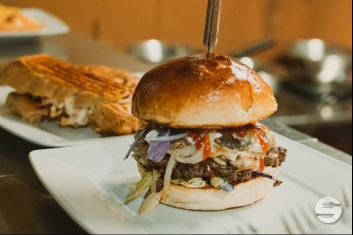 The Top House - Top To Go Burger