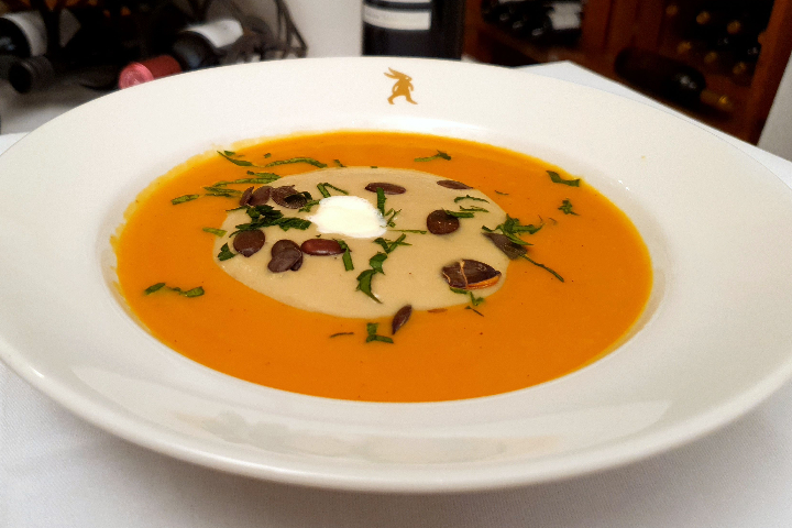 Kürbiscremesuppe mit Vanille und Kürbiskernöl - Lapin