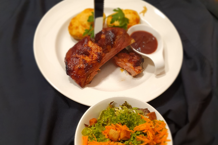 Dicke Rippe vom Schwein an hausgemachter BBQ Sauce - Lapin