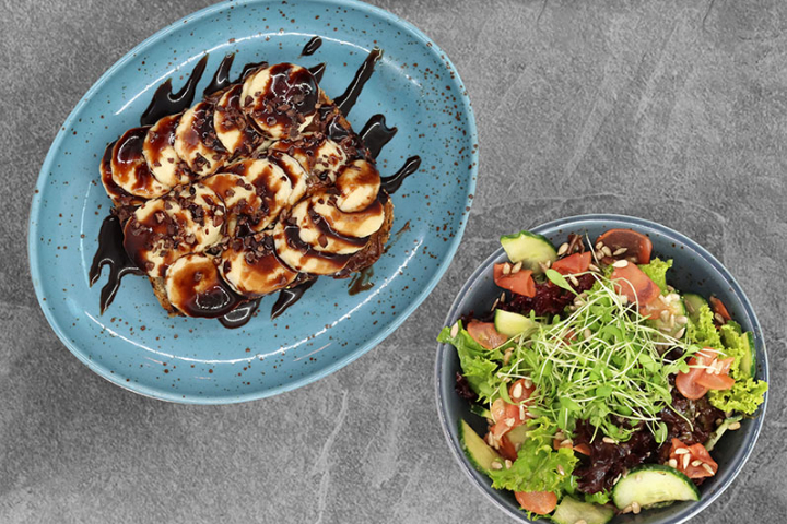 CHOCO BANANA TOAST & SIDE SALAD - Beetnut