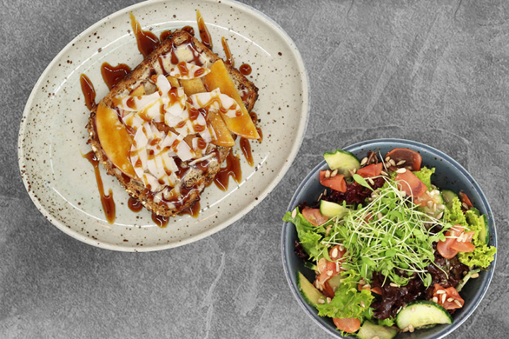 APPLE ALMOND TOAST & SIDE SALAD - Beetnut