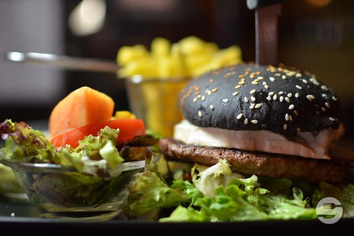 The Black Burger - Bleu Café
