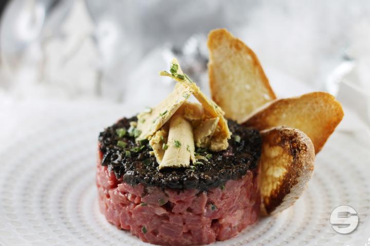 Tartare de Bœuf à l’ huile de truffe - Bleu Café