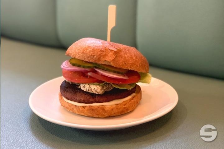 Moving Mountains - Helvti Diner Bellevue