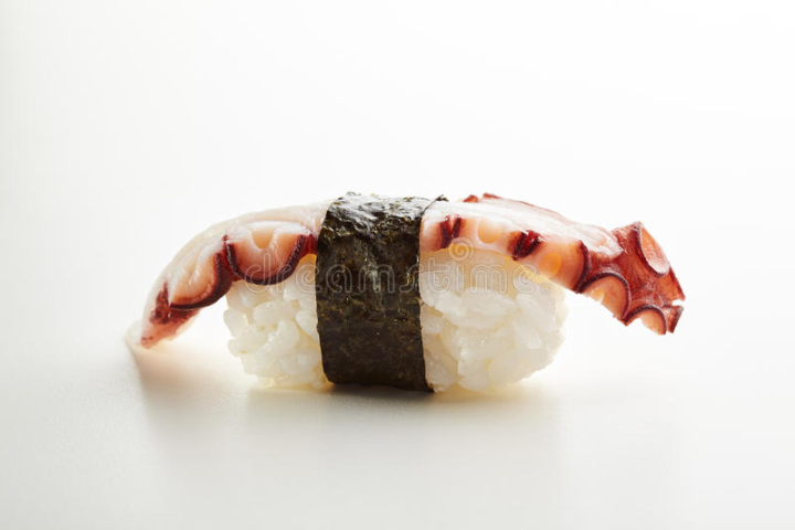 31. Nigiri poulpe - Maru Sushi