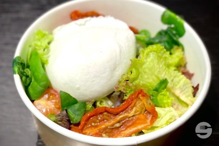 Salade Mozzarella di Buffala & Légumes Grillés - Lady B Caffé