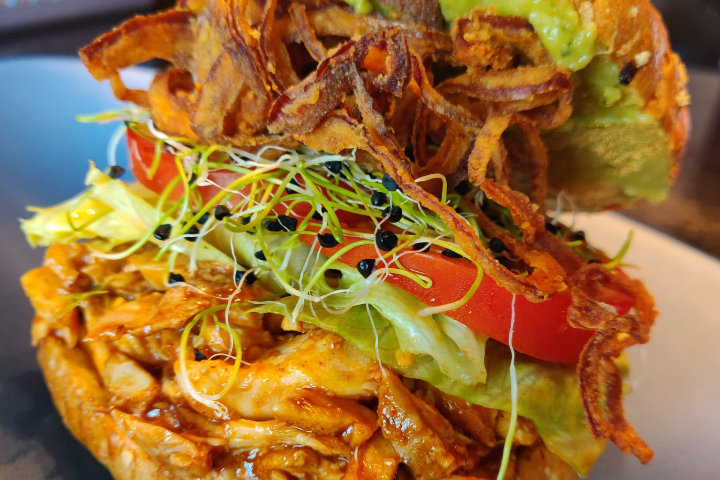 Crispy Poulet Burger - Sir Andrew's Restaurant