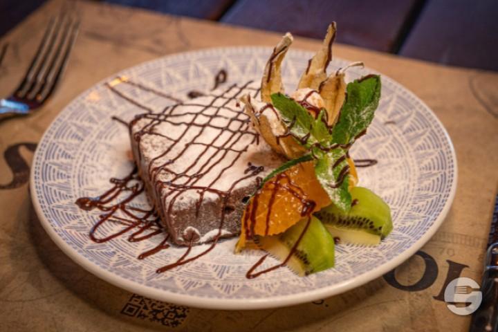 Homemade Nuss-Brownie - Sir Andrew's Restaurant