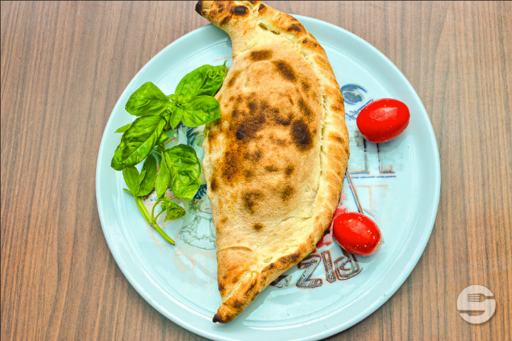 Calzone Napolitaine Facon du Chef - Pizzeria d'Amici