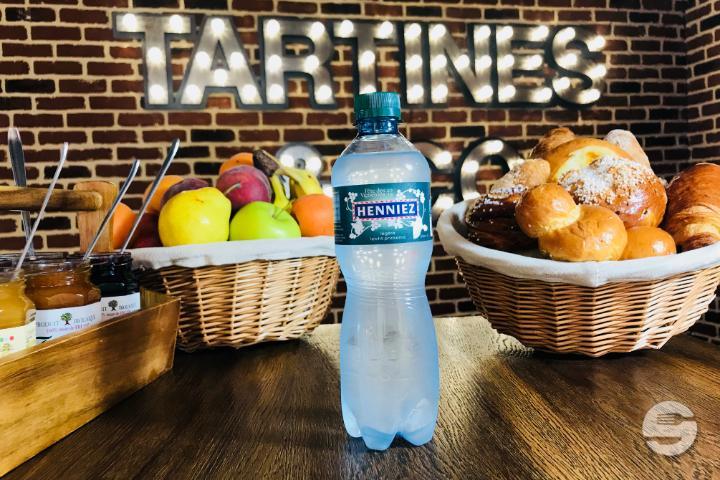 Green Henniez - Tartines & Co Breakfast