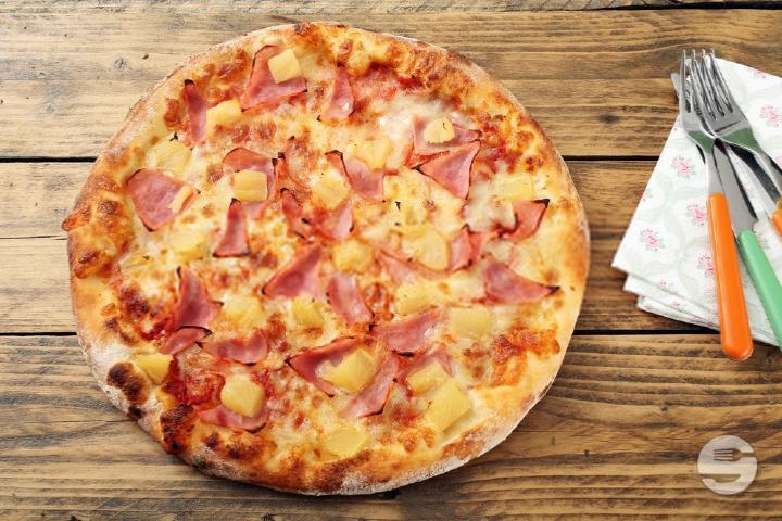 Pizza Hawaii - Implex Pizza Grill Bar