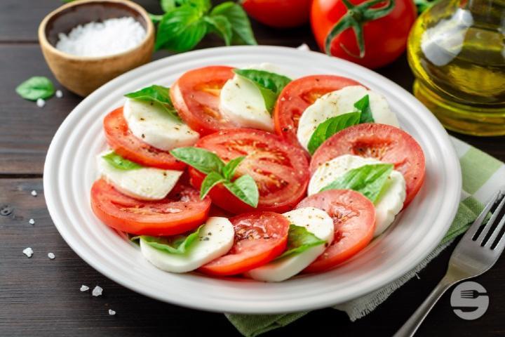 Tomaten Mozzarella Salat - Implex Pizza Grill Bar