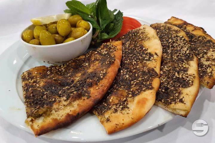 Man'ouche Zaatar - Zeitouna