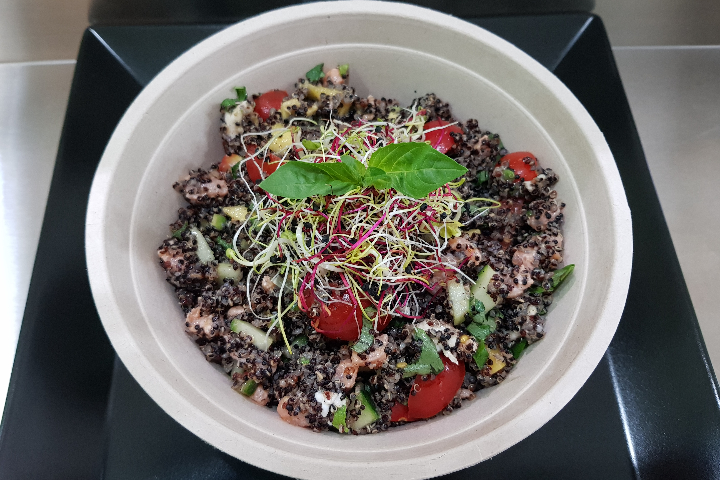 Black quinoa with salmon - TartaBurg