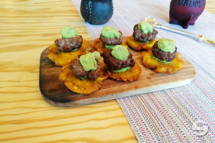 Tostones Burger - Lucha Libre