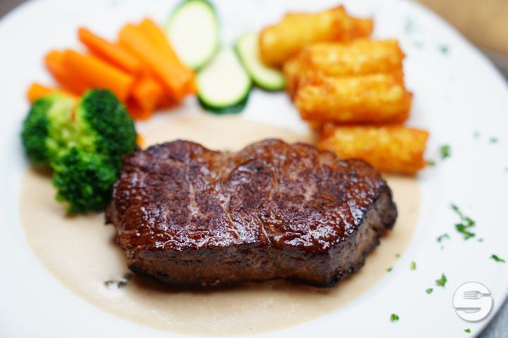 Beef fillet with hunter sauce - La Pergola
