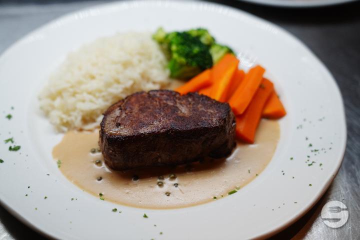 Beef fillet with pepper sauce - La Pergola