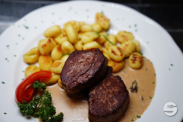 Veal steak in morel sauce - La Pergola