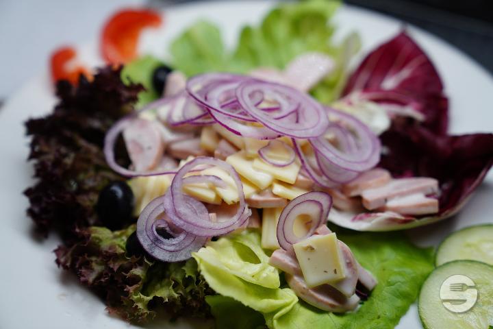 Sausage & cheese salad - La Pergola
