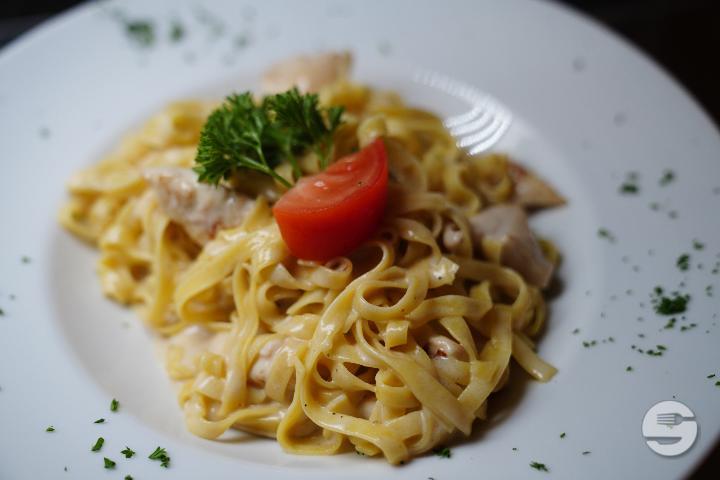 Noodles with chicken - La Pergola
