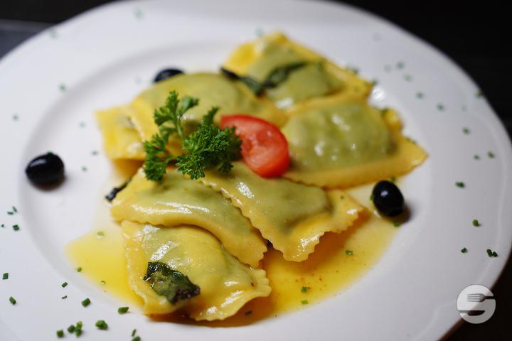 Ravioli al burro e Salvia - La Pergola