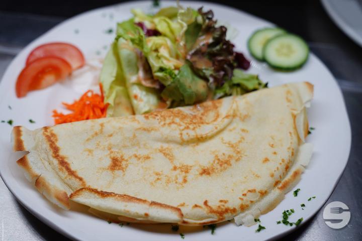 Crepes with broccoli cream sauce - La Pergola