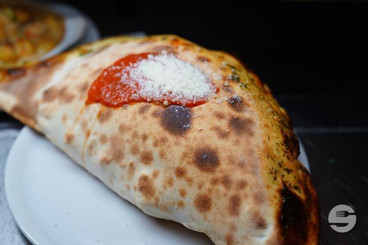 Pizza Calzone - La Pergola
