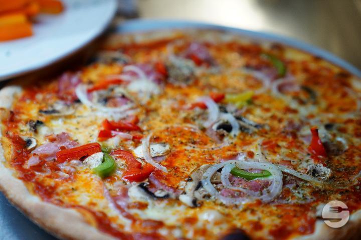 Pizza Piccante - La Pergola
