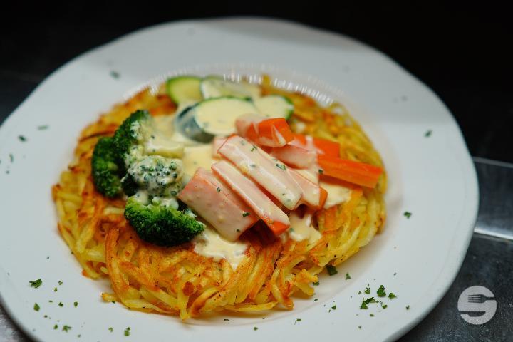 Rösti base with three vegetable garnishes - La Pergola