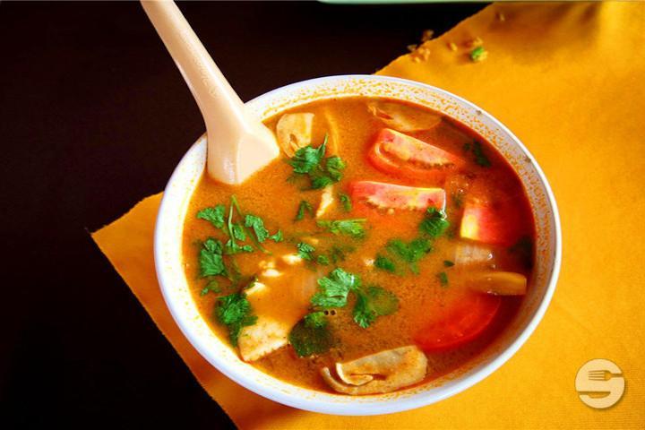 Soupe Tom Yam au Poulet 🍲🍗 - Pad Thaï