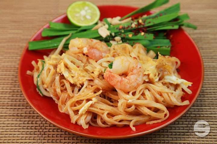 Nouilles de Riz Sautées aux Crevettes 🍜🍤 - Pad Thaï