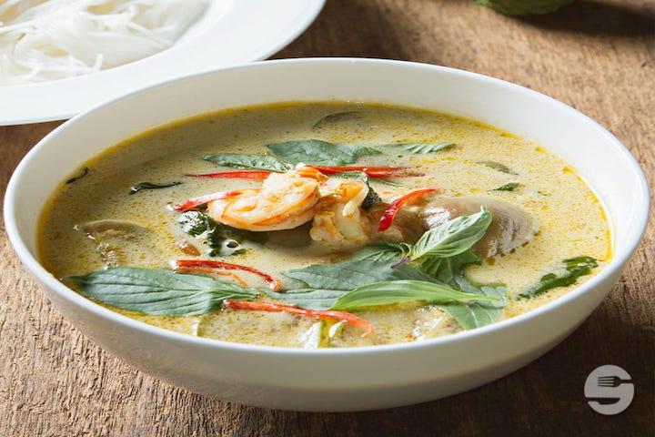 Crevettes au Curry Vert 🍤💚 - Pad Thaï