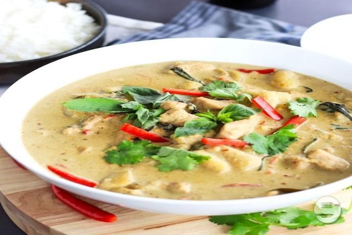 Poulet au Curry Vert 🍗💚 - Pad Thaï